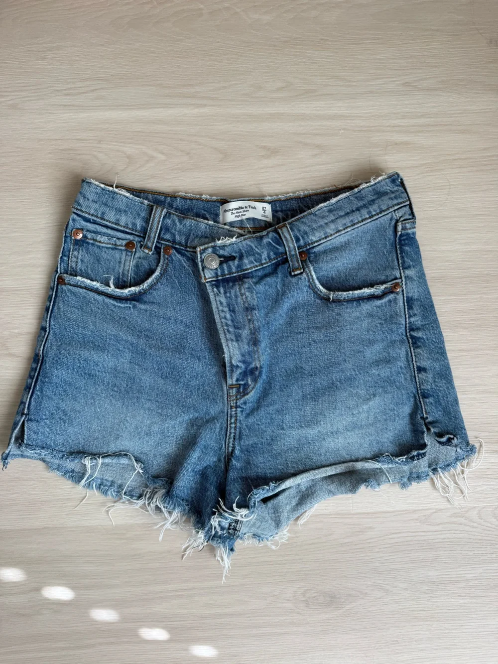 Abercrombie & Fitch High-Rise Mom Shorts - Picture 1 of 6